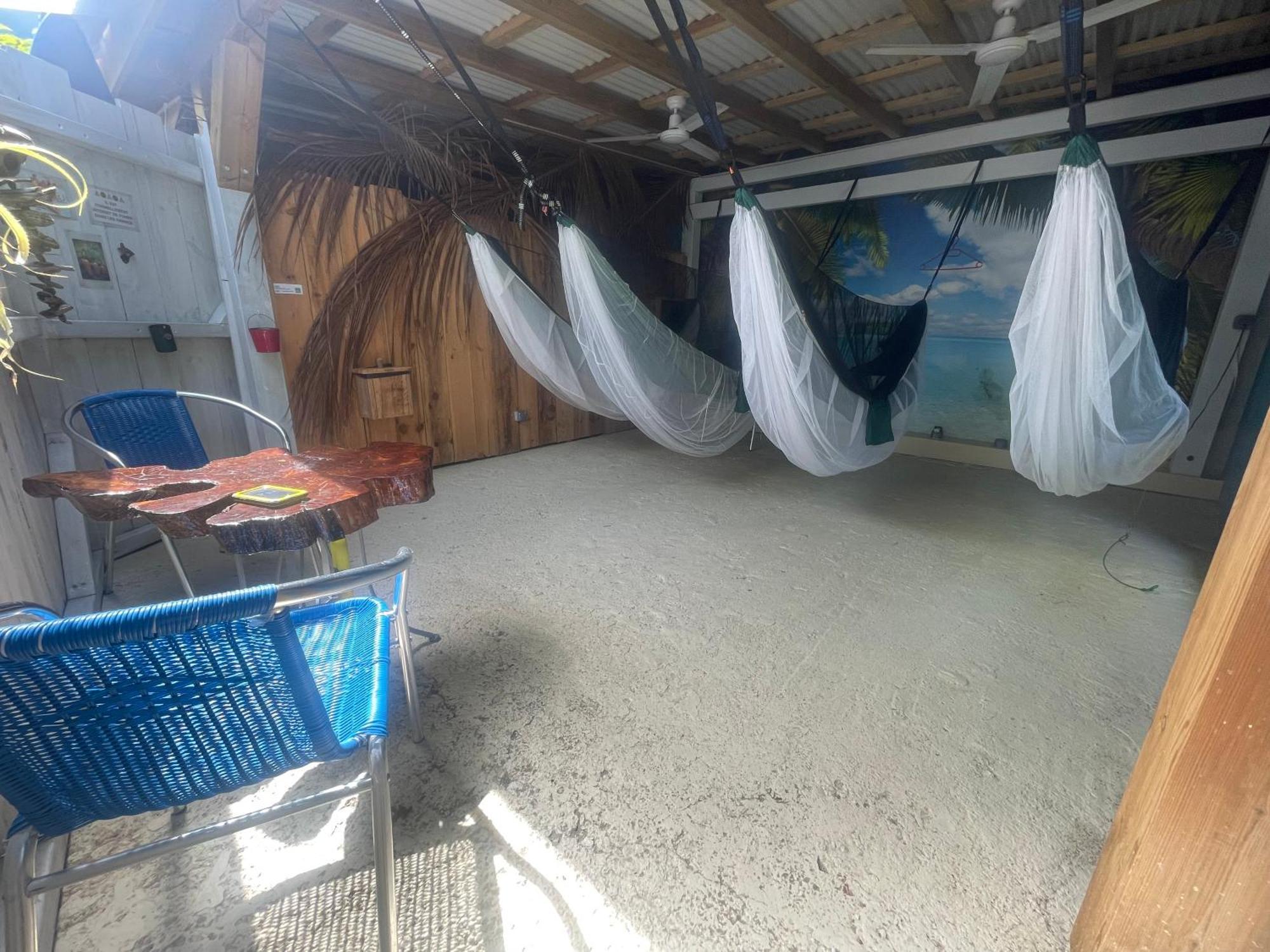 Les Hamacs Aux Saintes Bis Hotell Terre-De-Haut Exteriör bild